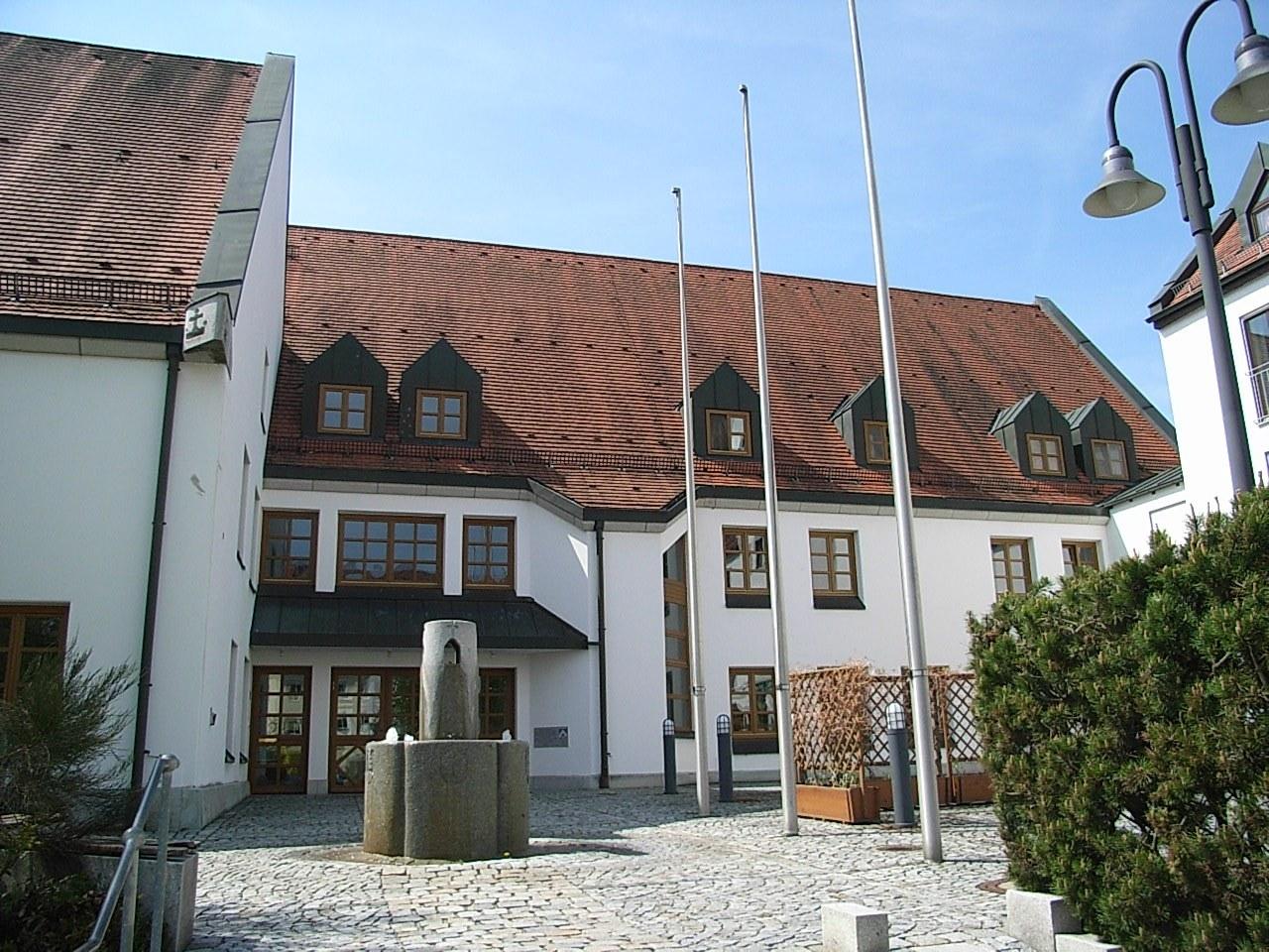 Panoramablick über Fürstenzell – Rathaus, Maschsee und Skyline