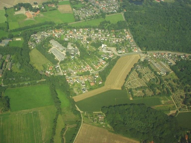 Panoramablick über Ganderkesee – Rathaus, Maschsee und Skyline