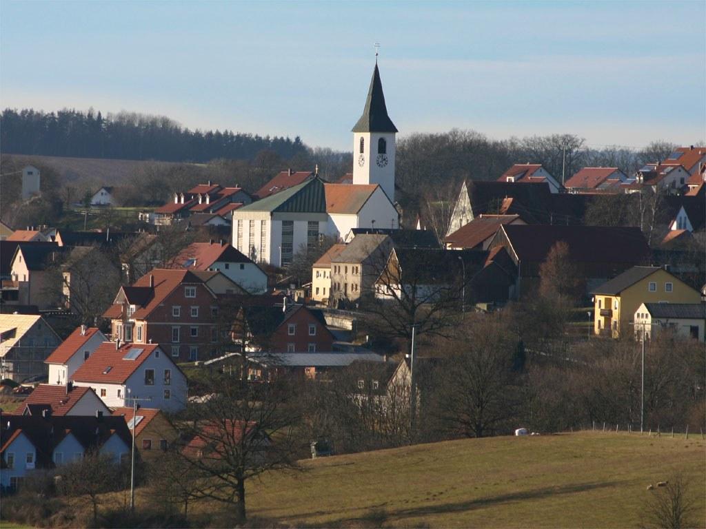 Panoramablick über Gebenbach – Rathaus, Maschsee und Skyline
