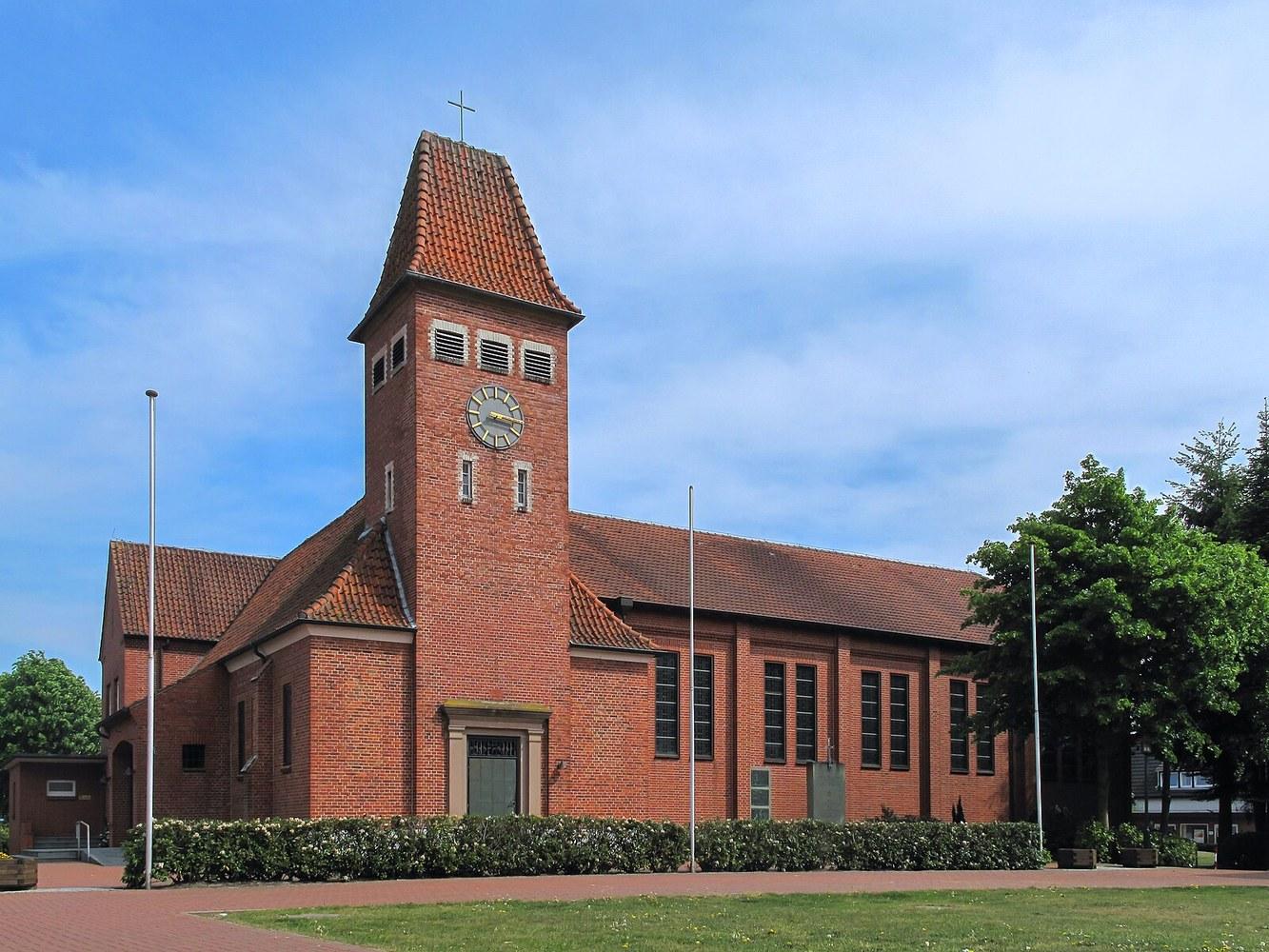 Panoramablick über Geeste – Rathaus, Maschsee und Skyline