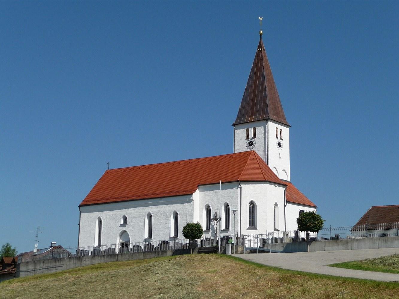 Panoramablick über Geratskirchen – Rathaus, Maschsee und Skyline