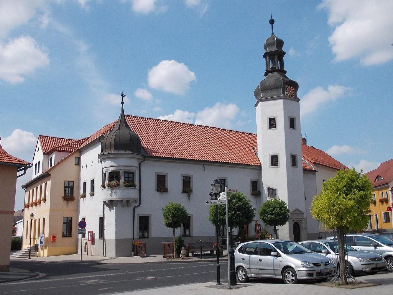 Panoramablick über Gerbstedt – Rathaus, Maschsee und Skyline
