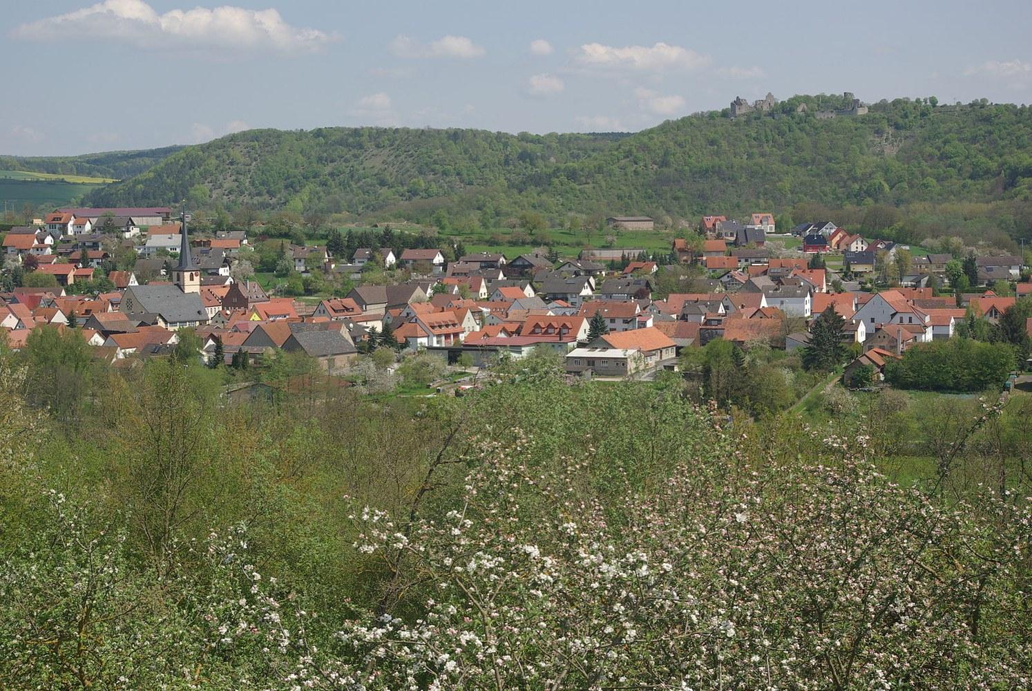 Panoramablick über Gössenheim – Rathaus, Maschsee und Skyline