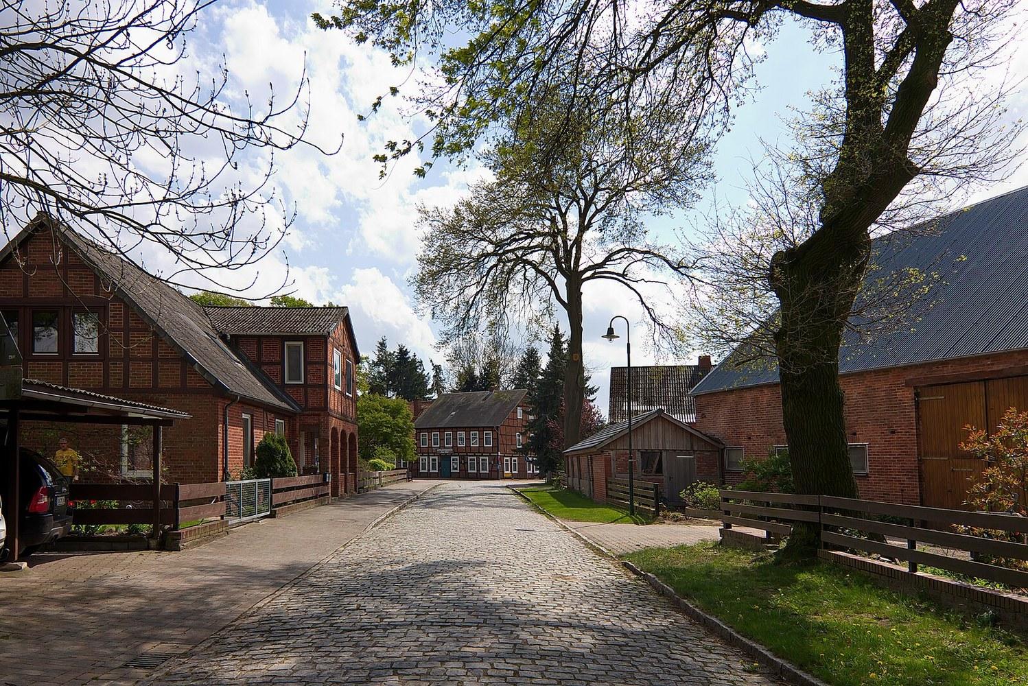 Panoramablick über Gorleben – Rathaus und Umgebung