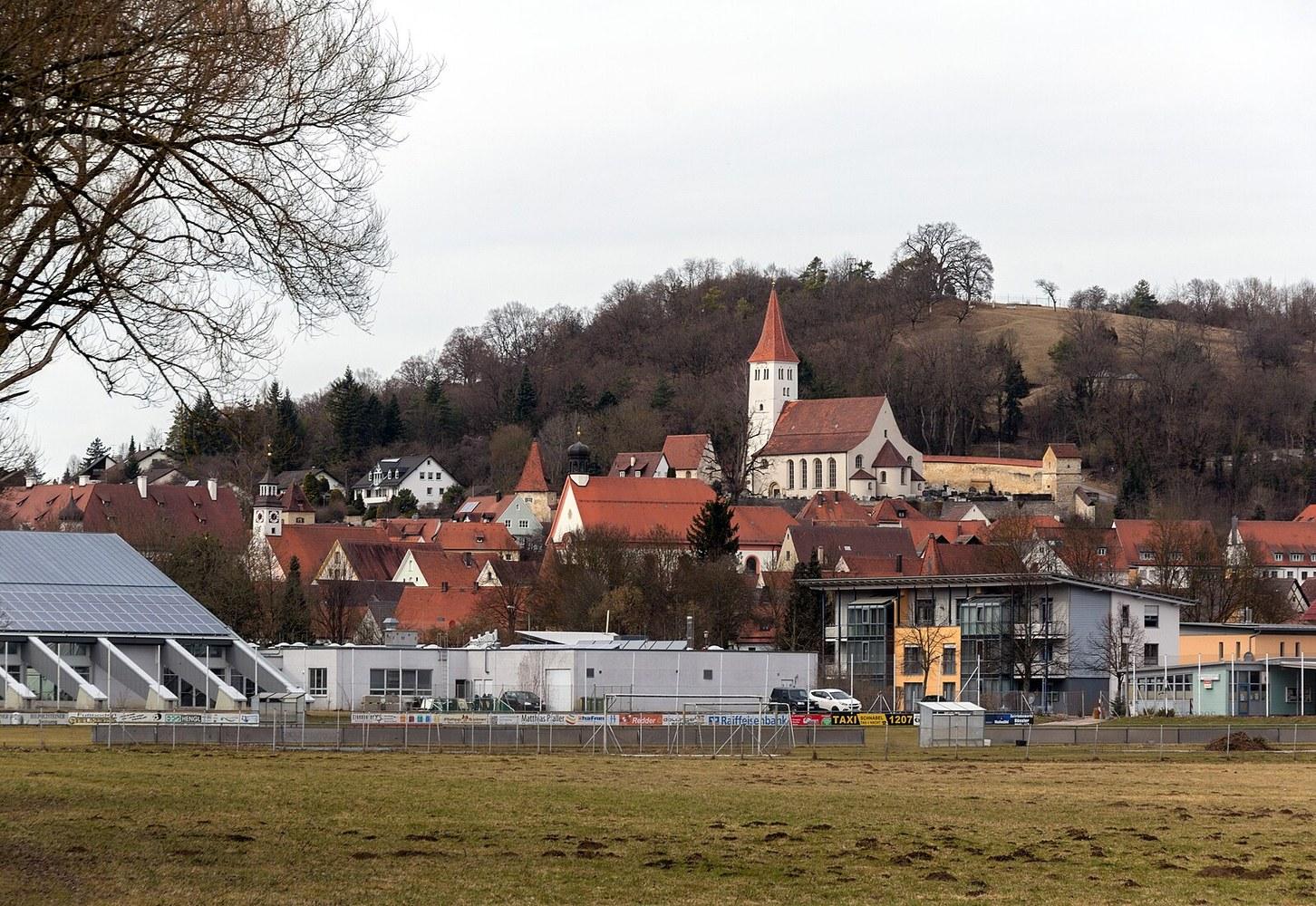 Panoramablick über Greding – Rathaus, Maschsee und Skyline