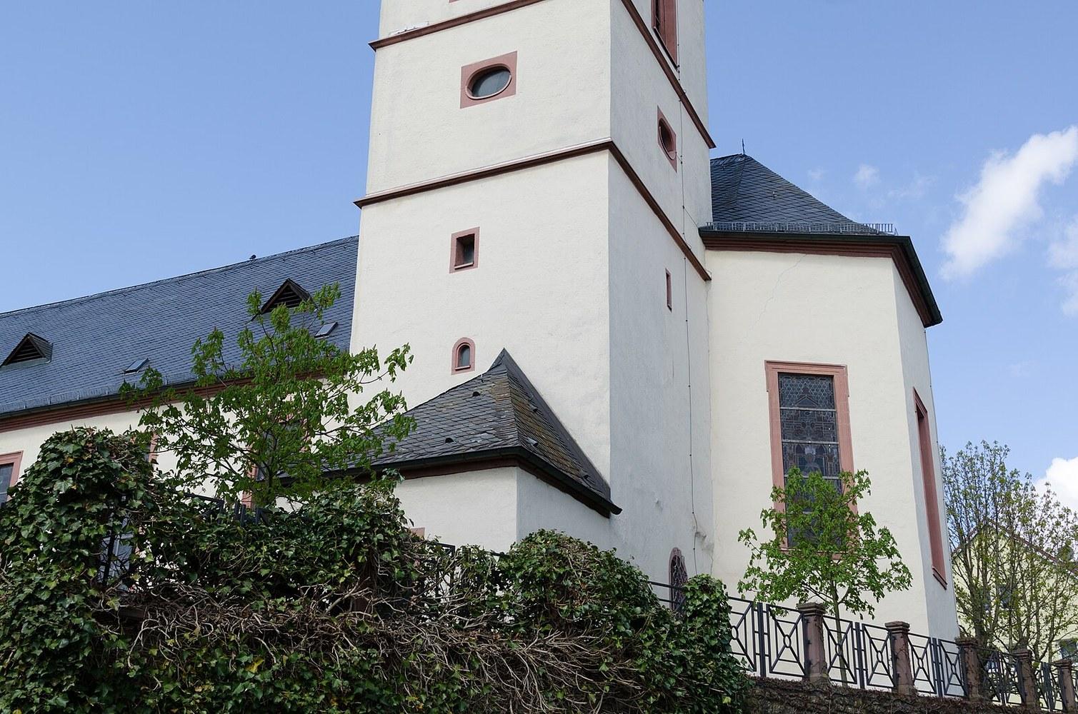 Panoramablick über Greußenheim – Rathaus, Maschsee und Skyline
