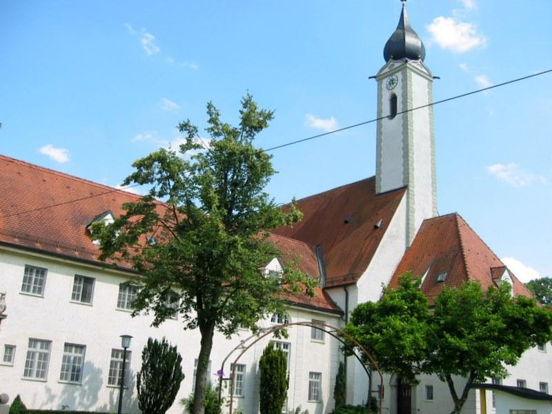 Panoramablick über Griesstätt – Rathaus, Maschsee und Skyline