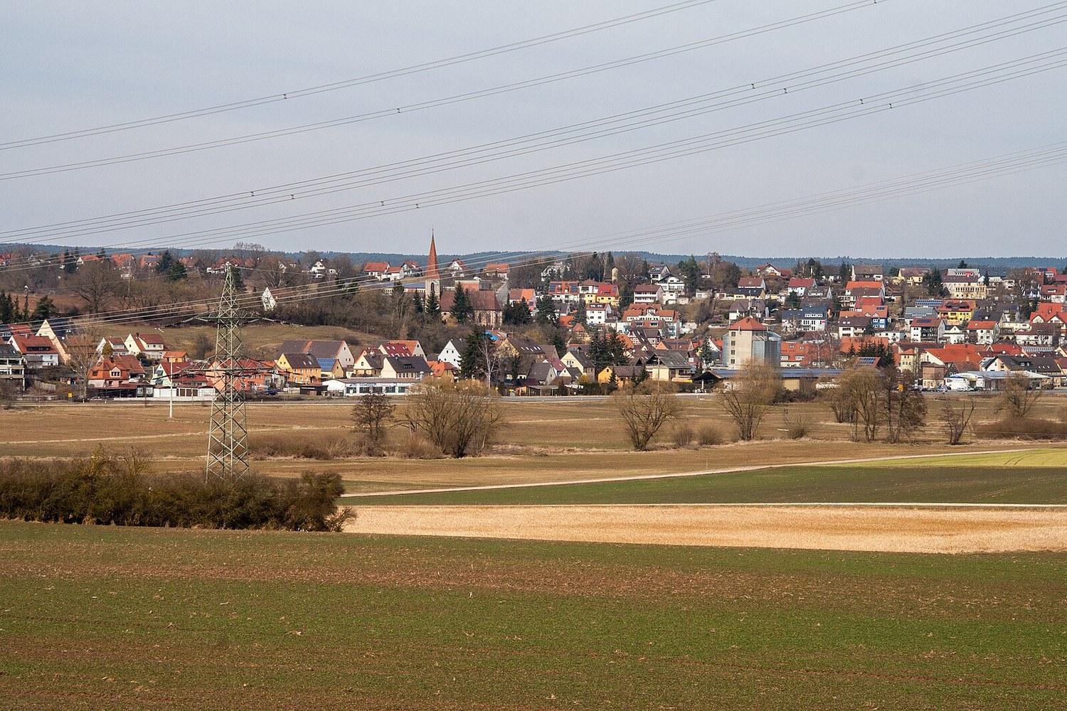 Panoramablick über Großhabersdorf – Rathaus, Maschsee und Skyline