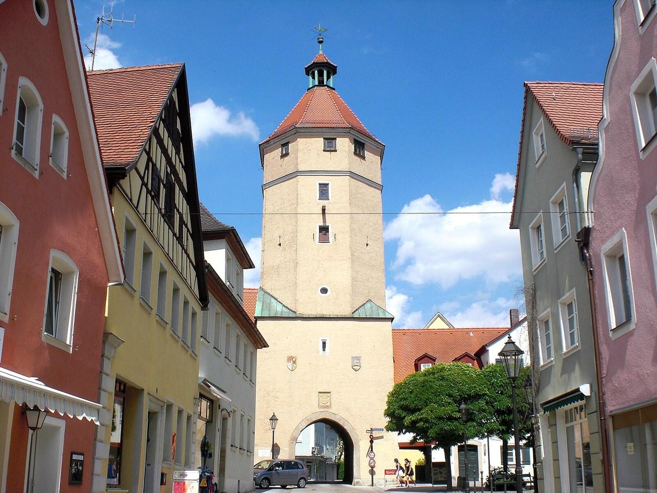 Panoramablick über Gunzenhausen – Rathaus, Maschsee und Skyline