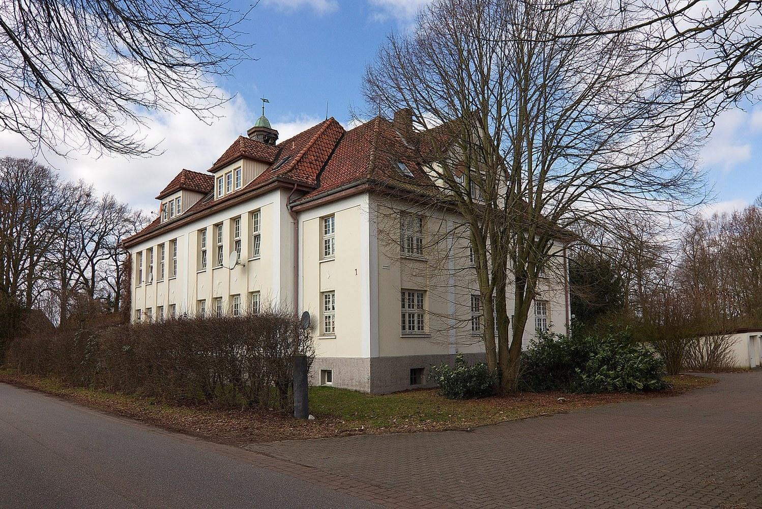 Panoramablick über Häuslingen – Rathaus, Maschsee und Skyline