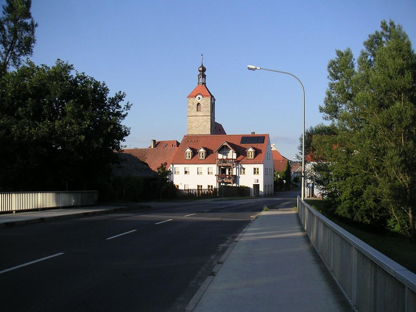 Panoramablick über Hahnbach – Rathaus, Maschsee und Skyline