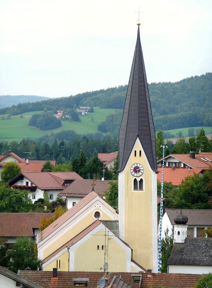 Panoramablick über Haibach – Rathaus, Maschsee und Skyline