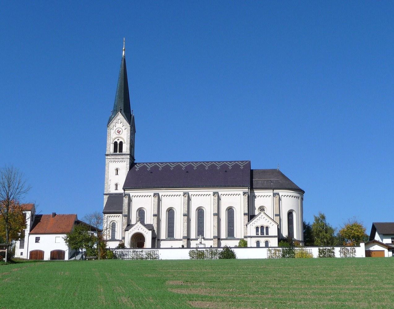 Panoramablick über Halsbach – Rathaus, Maschsee und Skyline