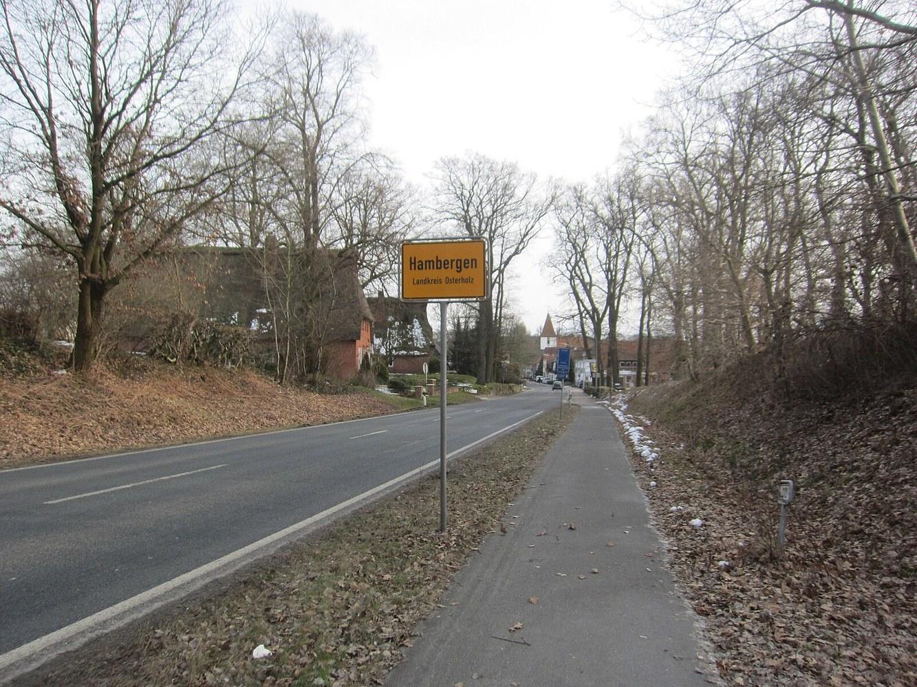 Panoramablick über Hambergen – Rathaus und Landschaft