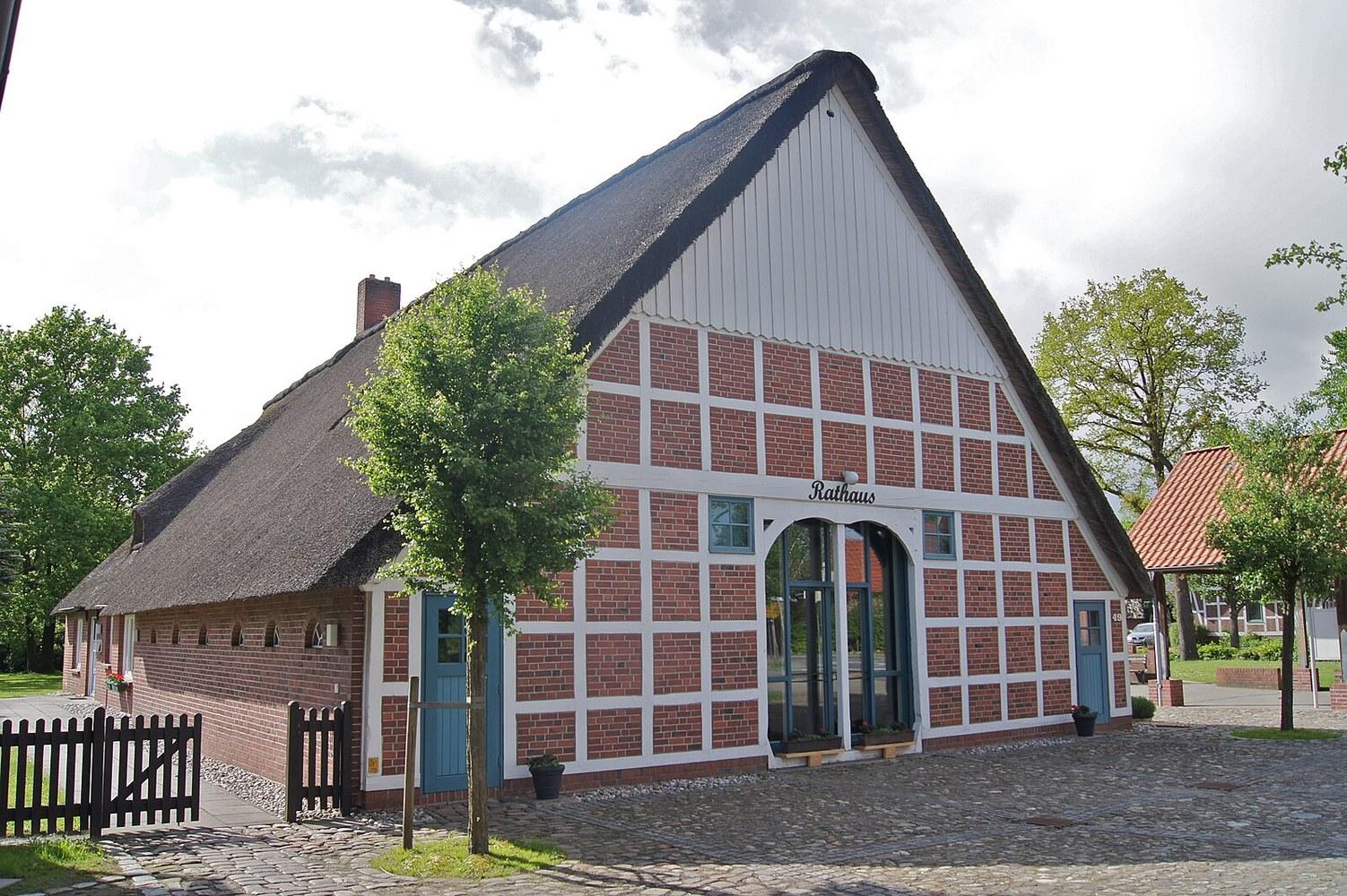 Panoramablick über Hammah – Rathaus, Maschsee und Skyline