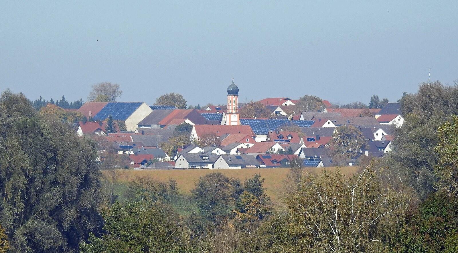Panoramablick über Hattenhofen – Rathaus, Maschsee und Skyline