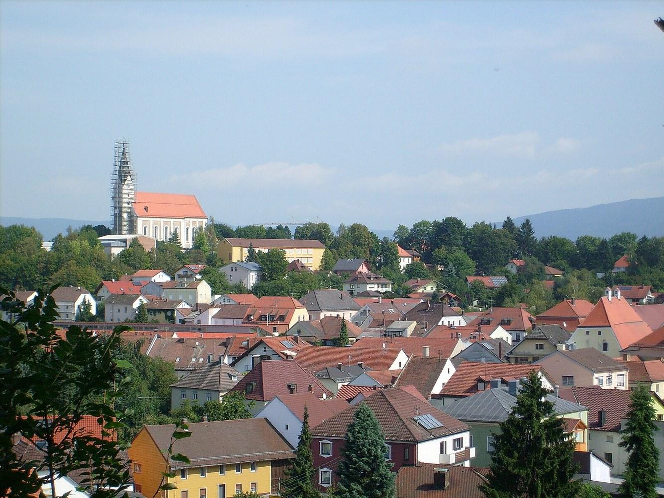 Panoramablick über Hengersberg – Rathaus, Maschsee und Skyline