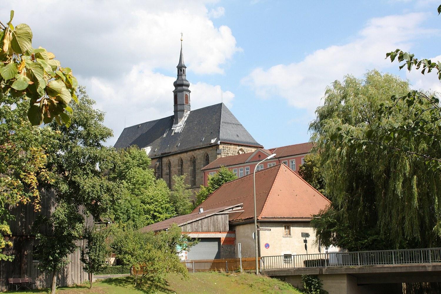 Panoramablick über Himmelkron – Rathaus, Maschsee und Skyline
