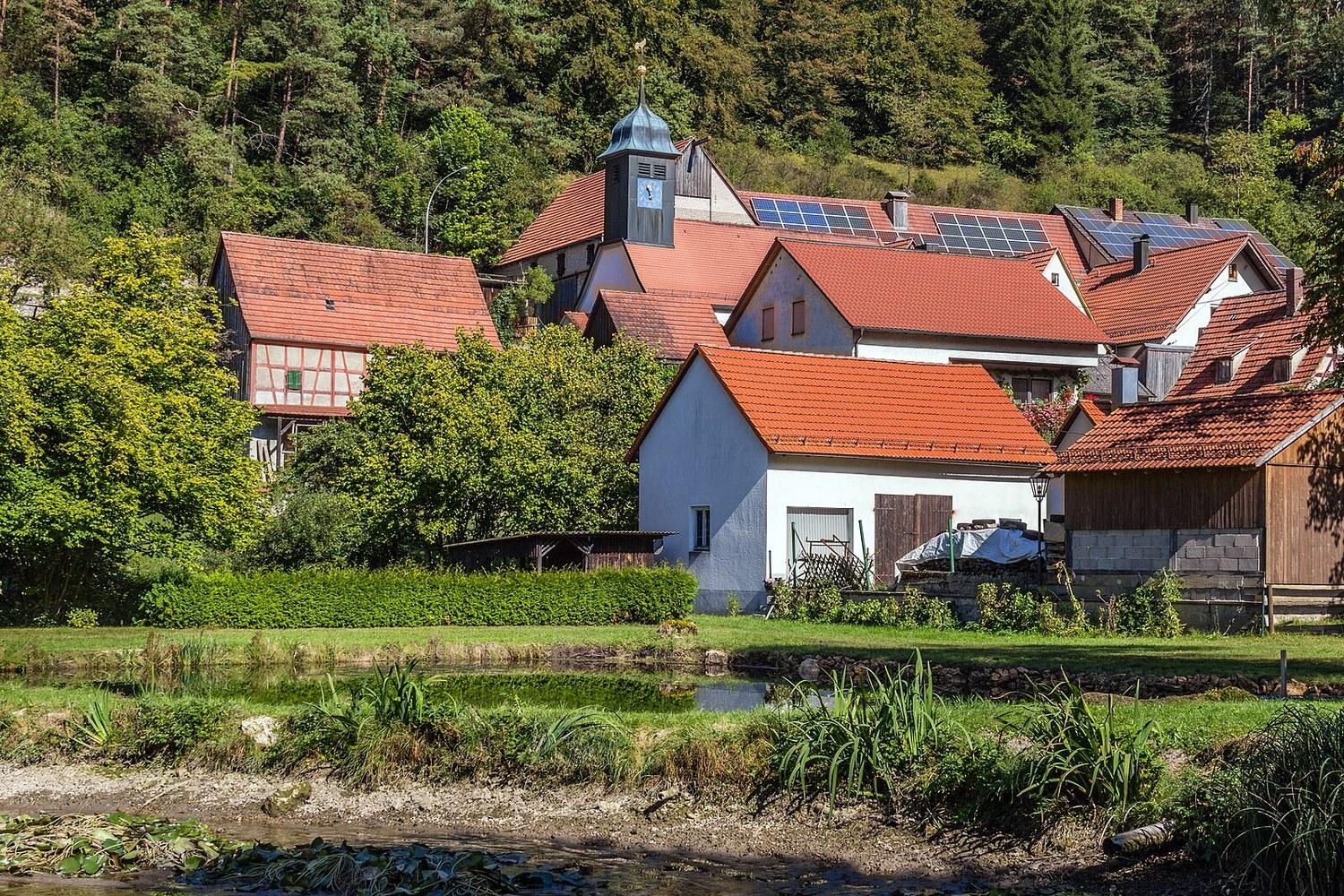 Panoramablick über Hirschbach – Rathaus, Maschsee und Skyline