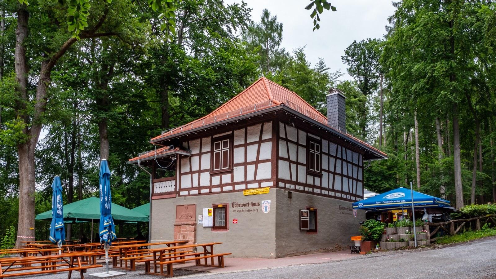 Panoramablick über Hohe Wart – Rathaus, Maschsee und Skyline