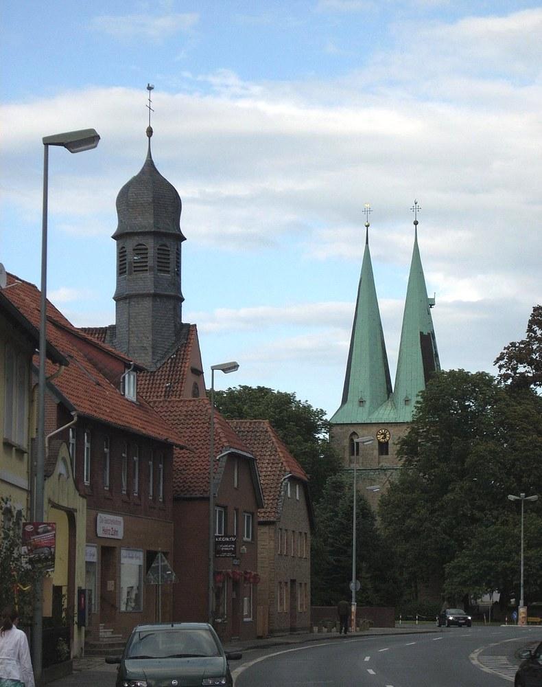 Panoramablick über Hohenhameln – Rathaus und Landschaft