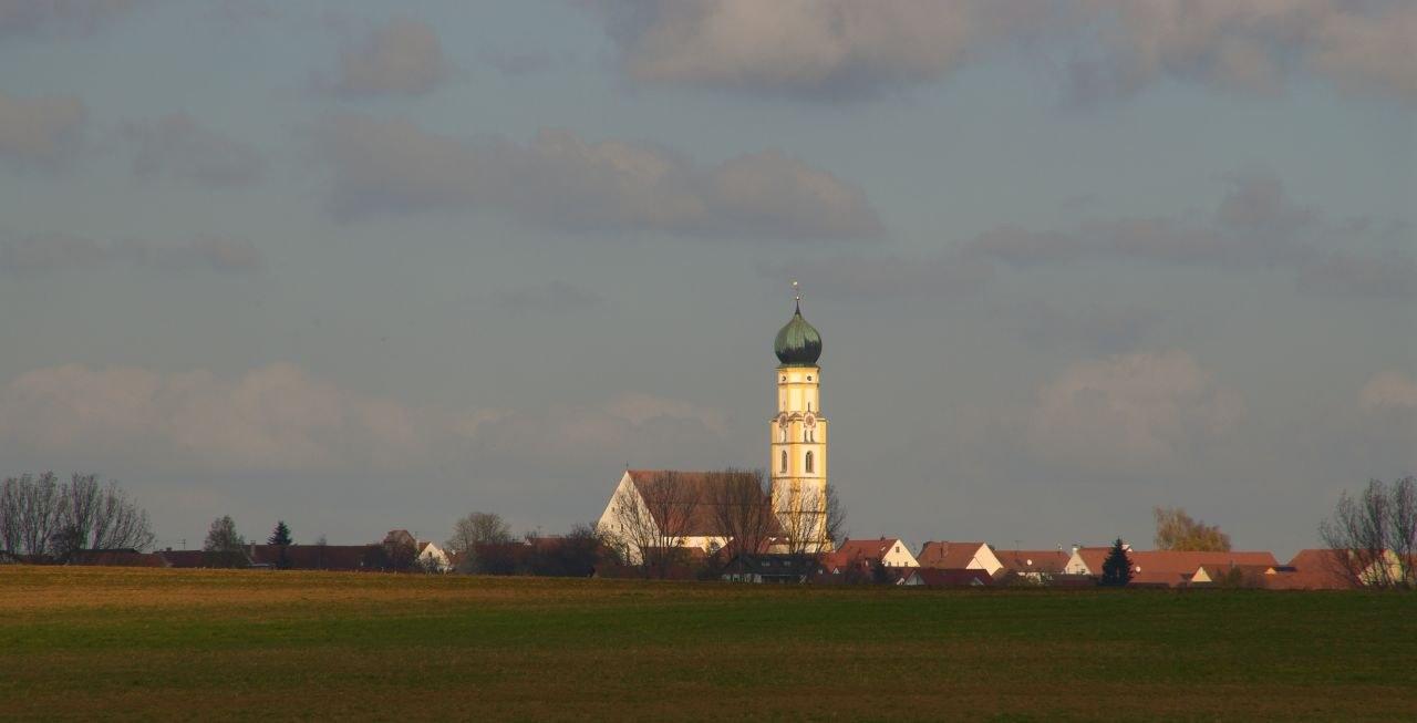 Panoramablick über Inchenhofen – Rathaus, Maschsee und Skyline