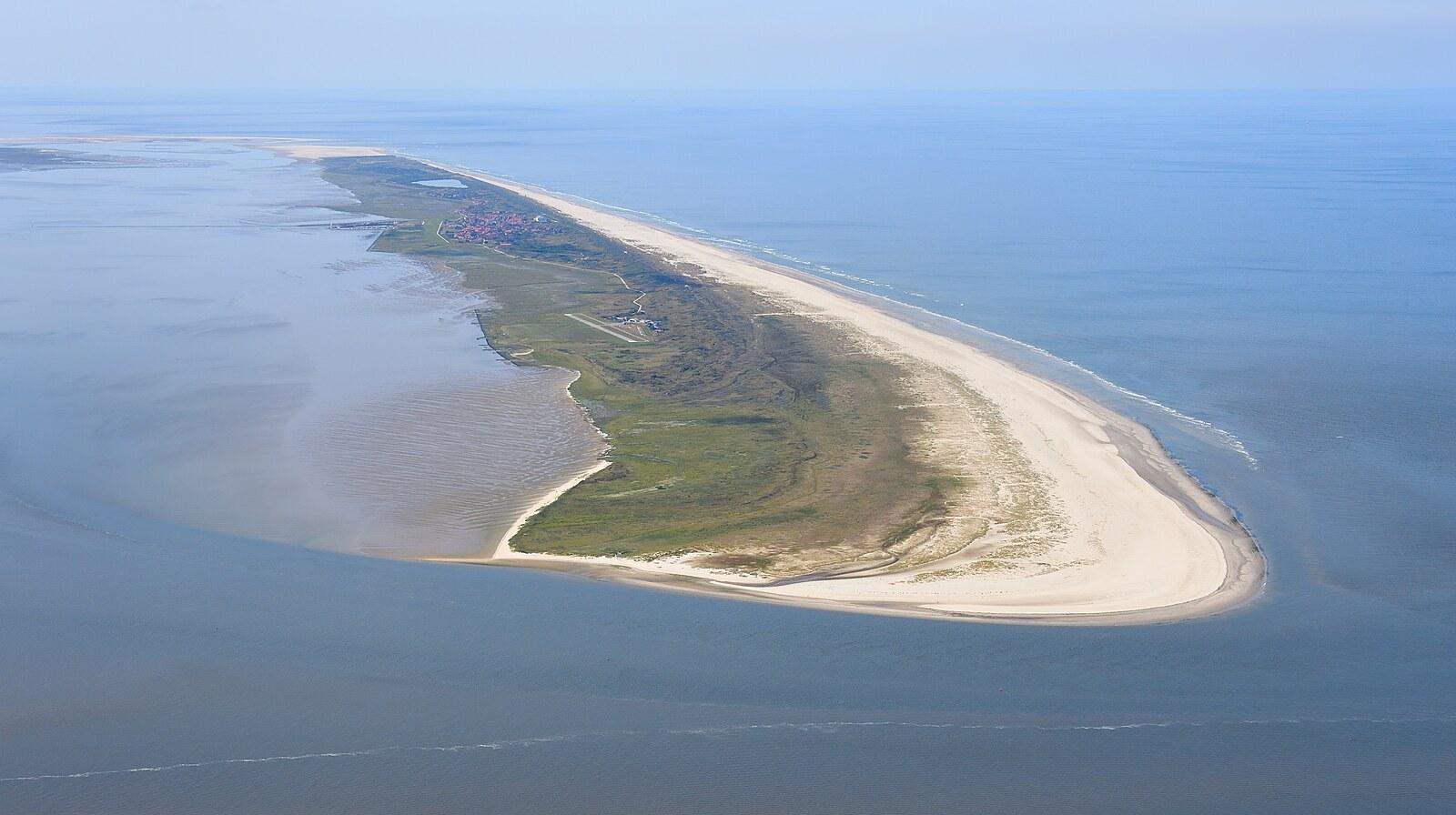 Panoramablick über Juist – Strand und Dünenlandschaft