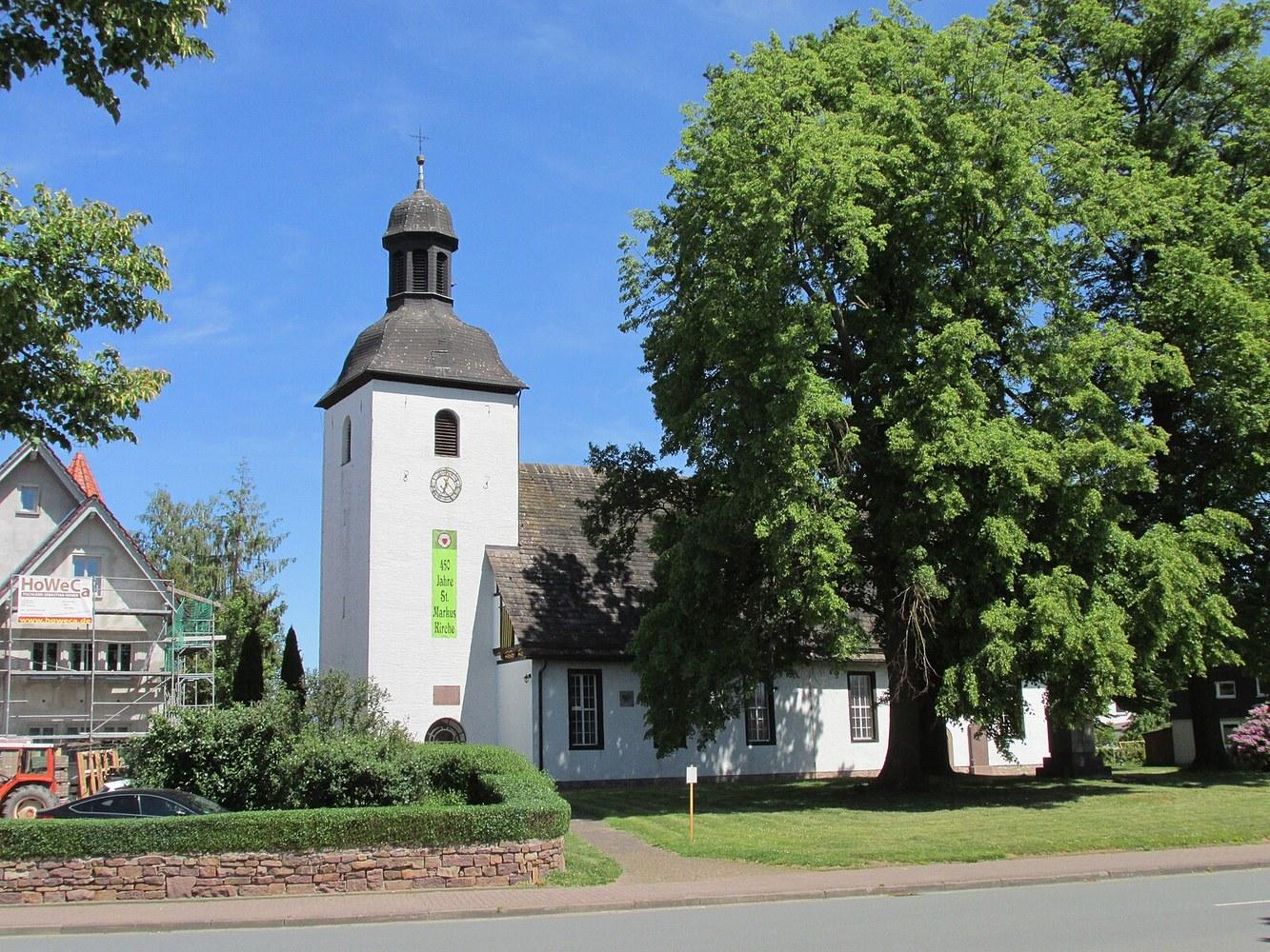 Panoramablick über Lauenförde – Rathaus und Umgebung
