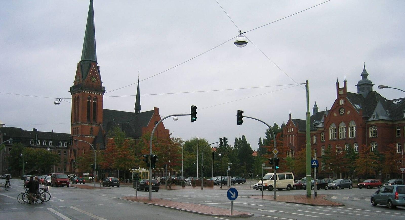 Panoramablick über Lehe – Rathaus, Maschsee und Skyline