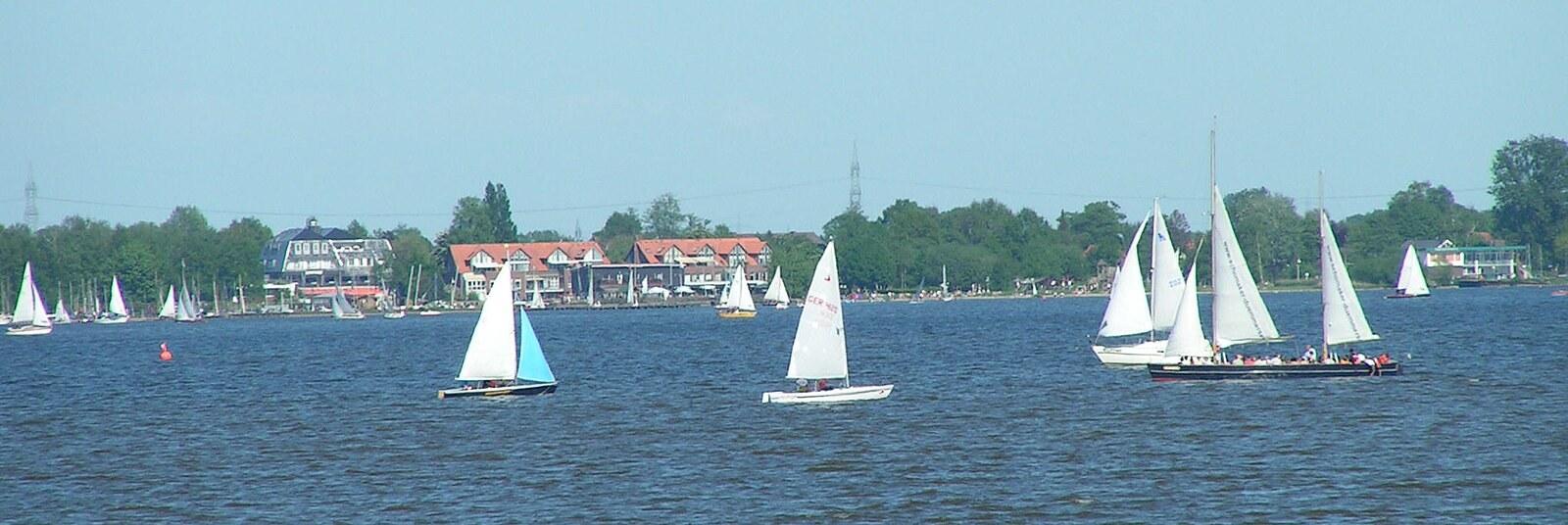Panoramablick über Lembruch – Rathaus, Maschsee und Skyline