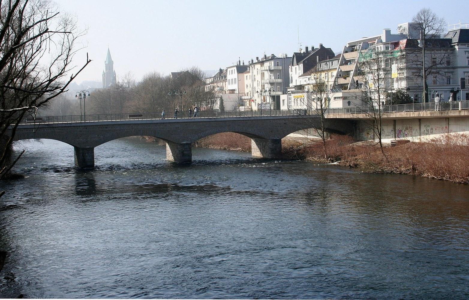 Panoramablick über Lenne – Rathaus, Maschsee und Skyline