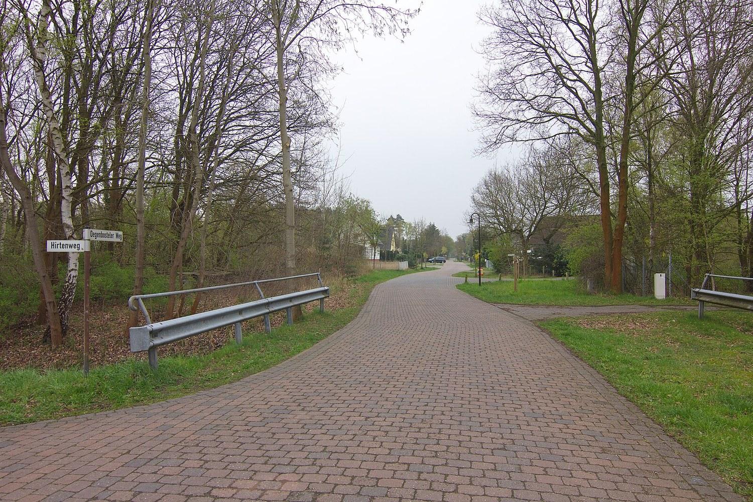 Panoramablick über Lindwedel – Rathaus und Landschaft