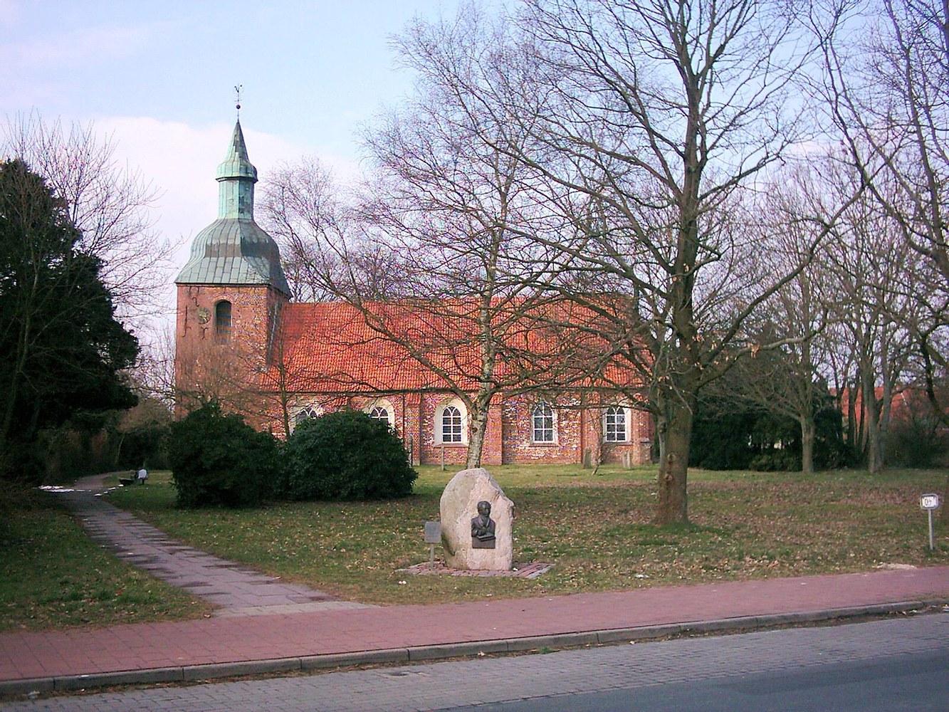 Panoramablick über Loxstedt – Rathaus und Natur