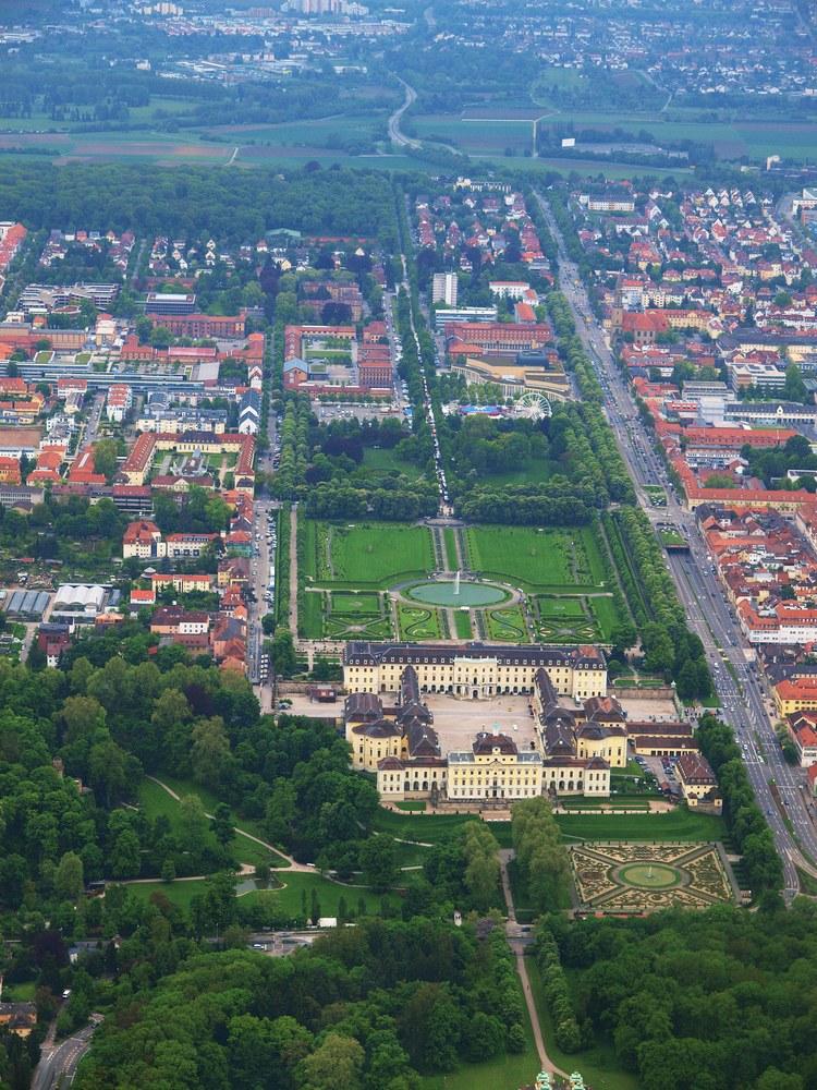 Panoramablick über Ludwigsburg – Schloss und Stadtbild