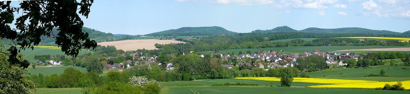 Panoramablick über Negenborn – Rathaus, Maschsee und Skyline