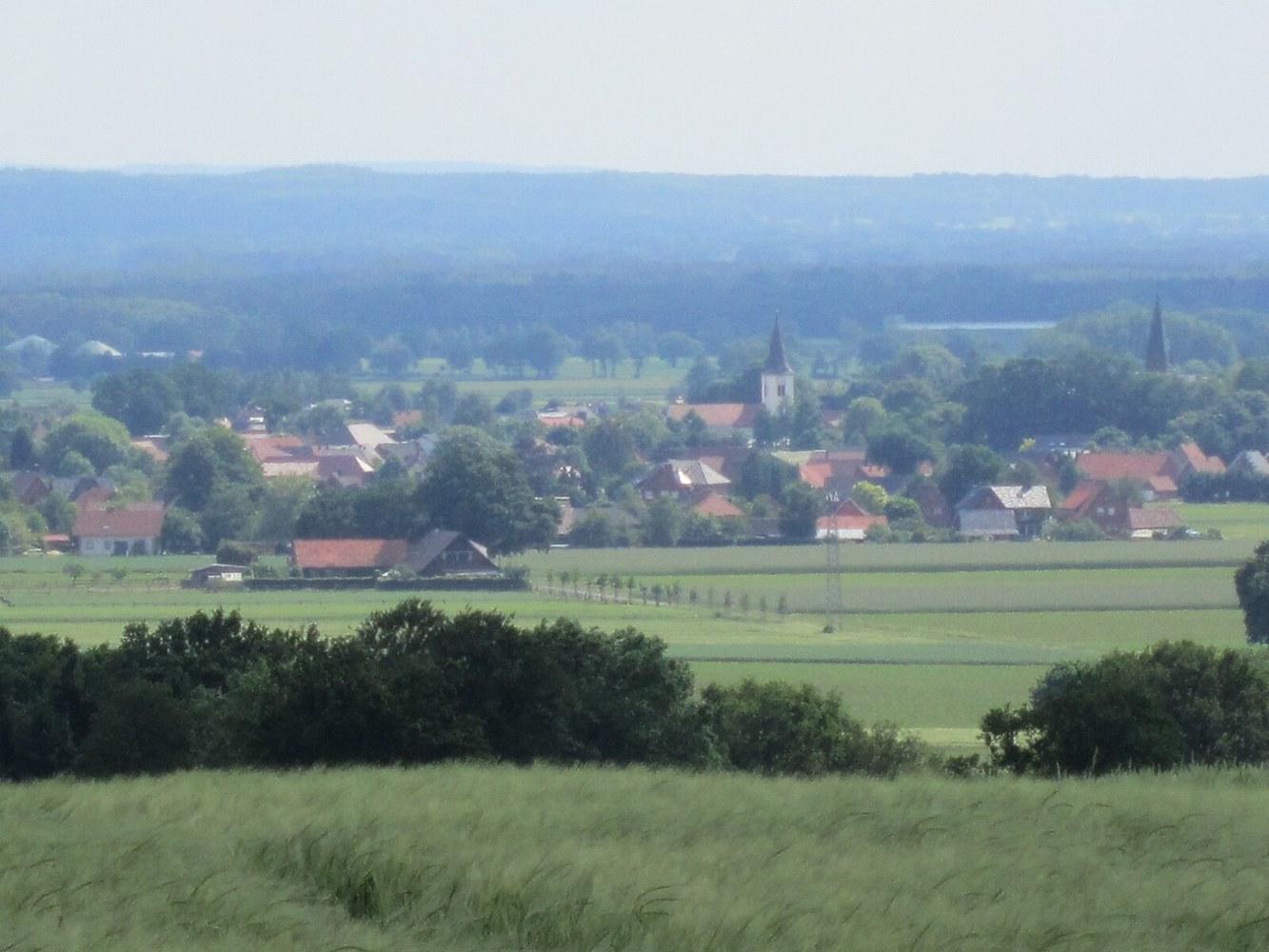 Panoramablick über Neuenkirchen-Vörden – Rathaus, Maschsee und Skyline