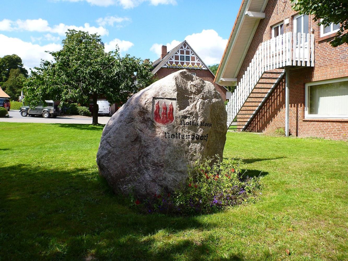 Panoramablick über Nottensdorf – Rathaus, Maschsee und Skyline