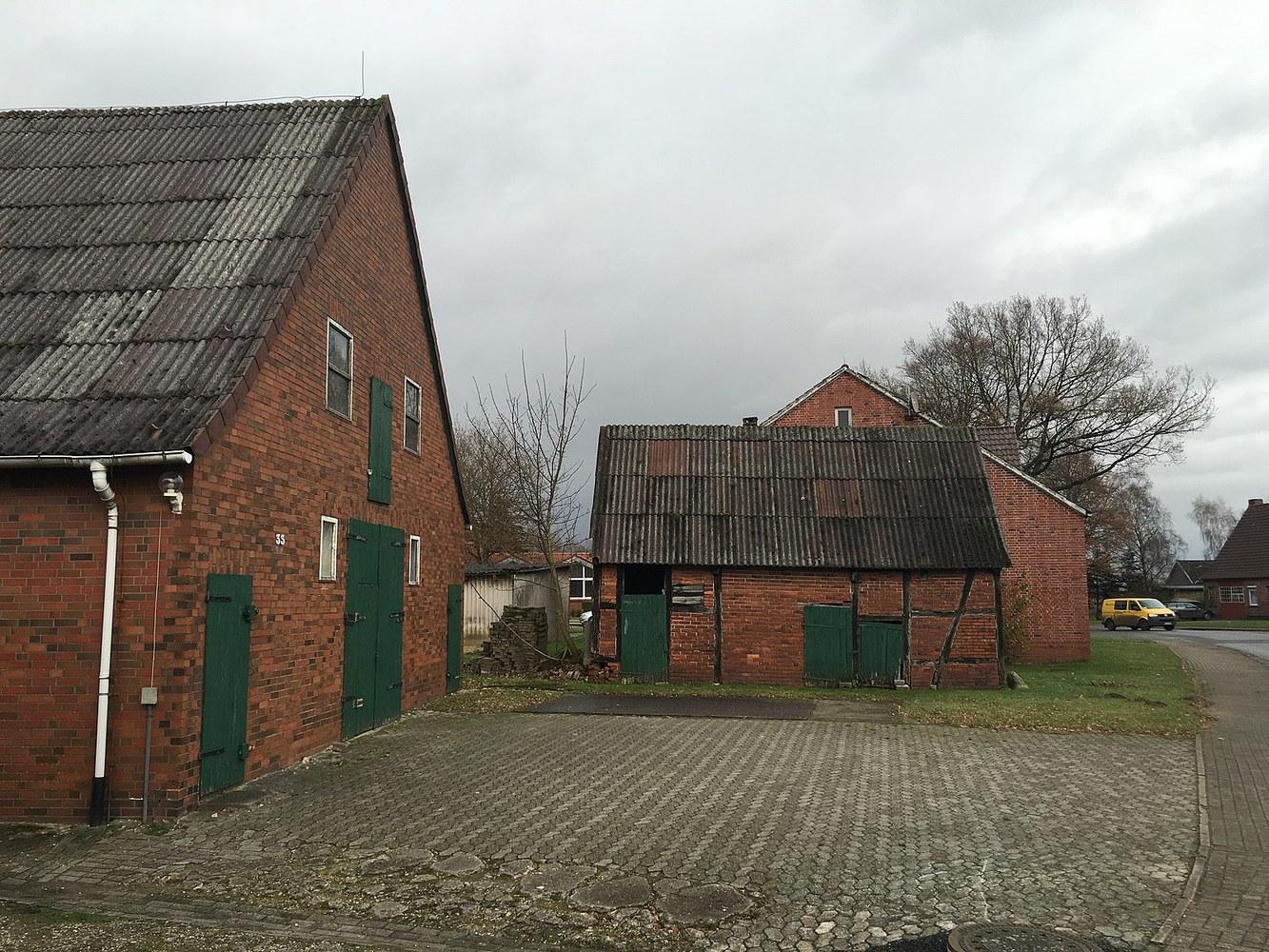 Panoramablick über Oerel – Rathaus und Landschaft