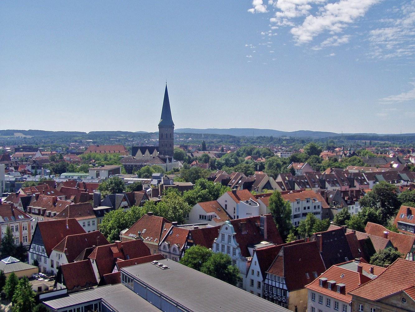 Panoramablick über Osnabrück – Rathaus, Maschsee und Skyline