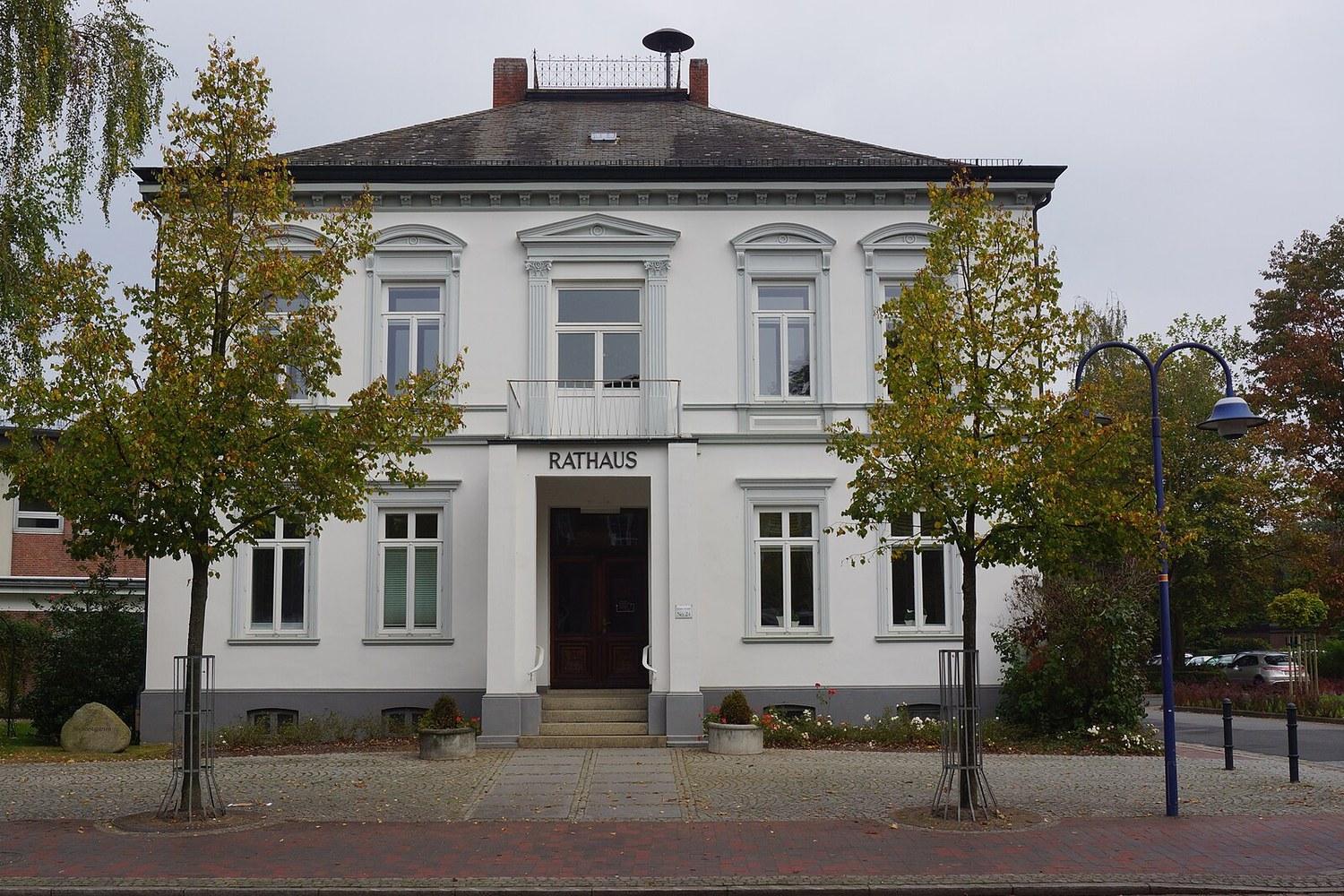 Panoramablick über Ottersberg – Rathaus und Natur