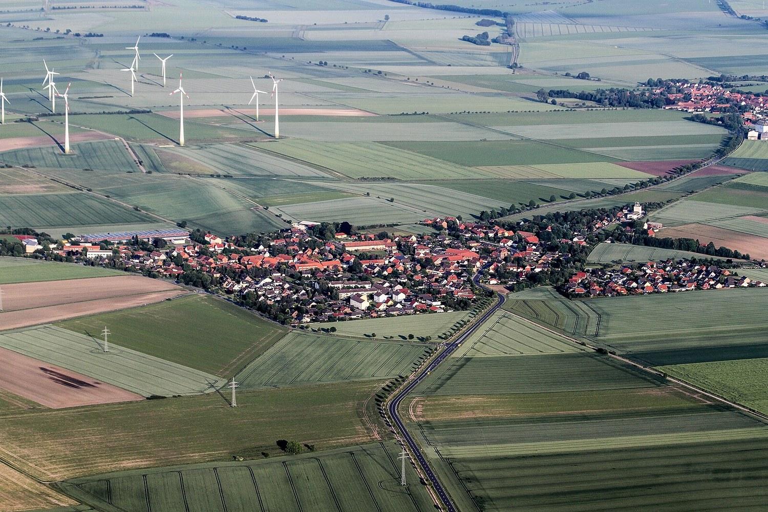 Panoramablick über Remlingen-Semmenstedt – Rathaus und Natur