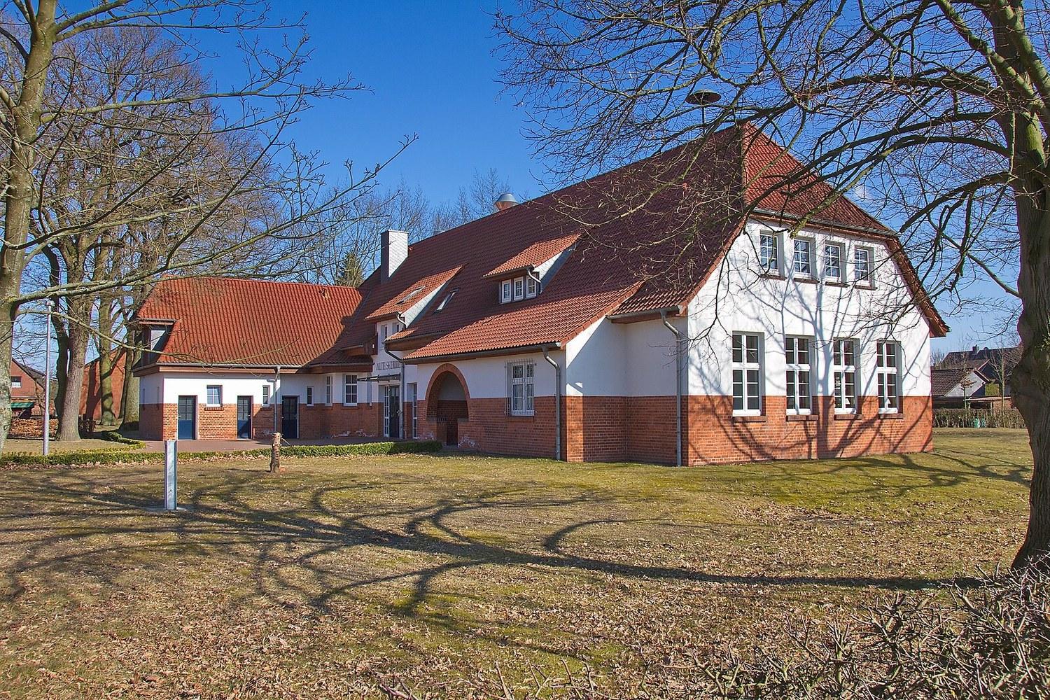 Panoramablick über Rohrsen – Rathaus, Maschsee und Skyline