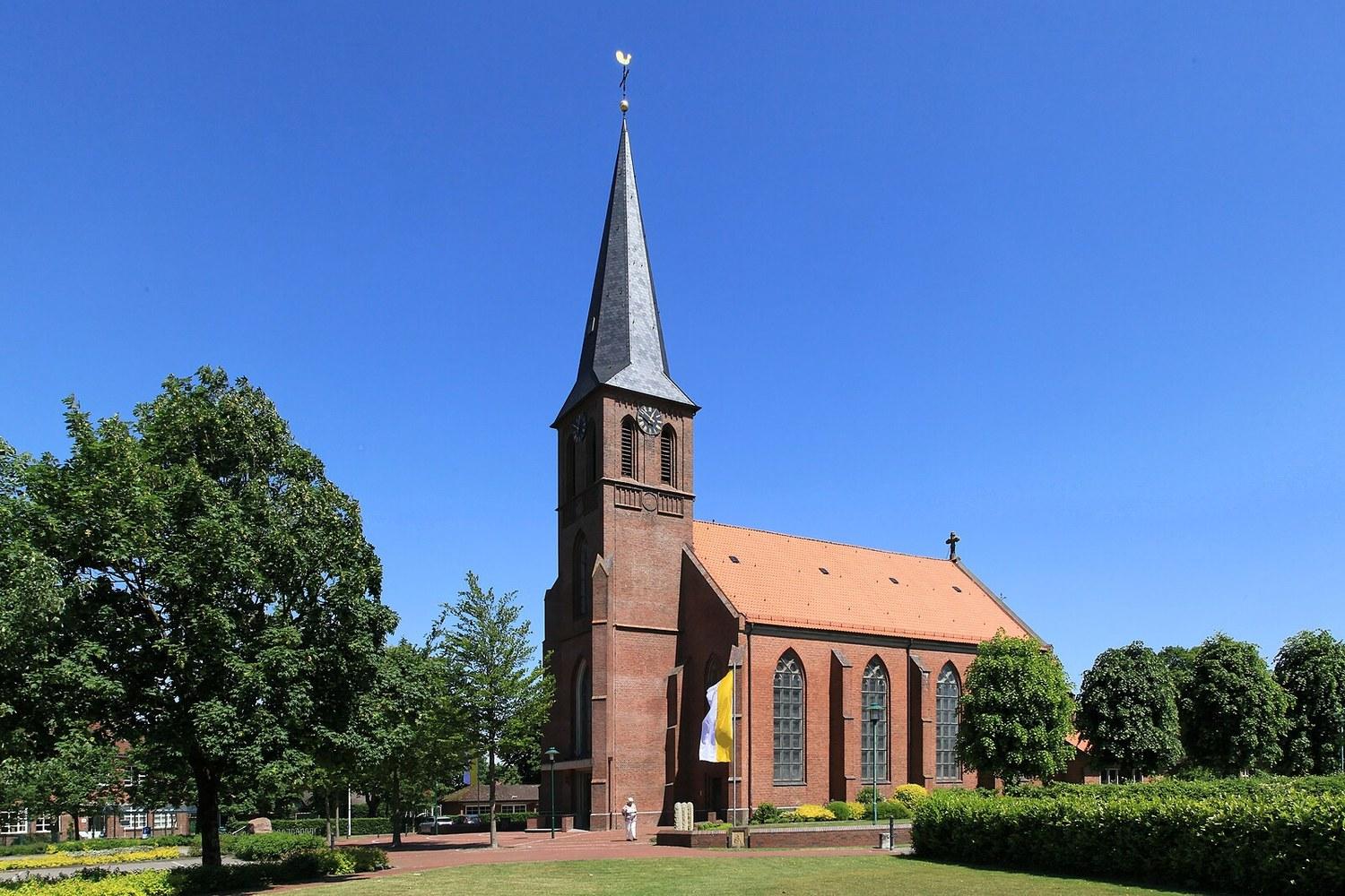 Panoramablick über Saterland – Rathaus und Landschaft