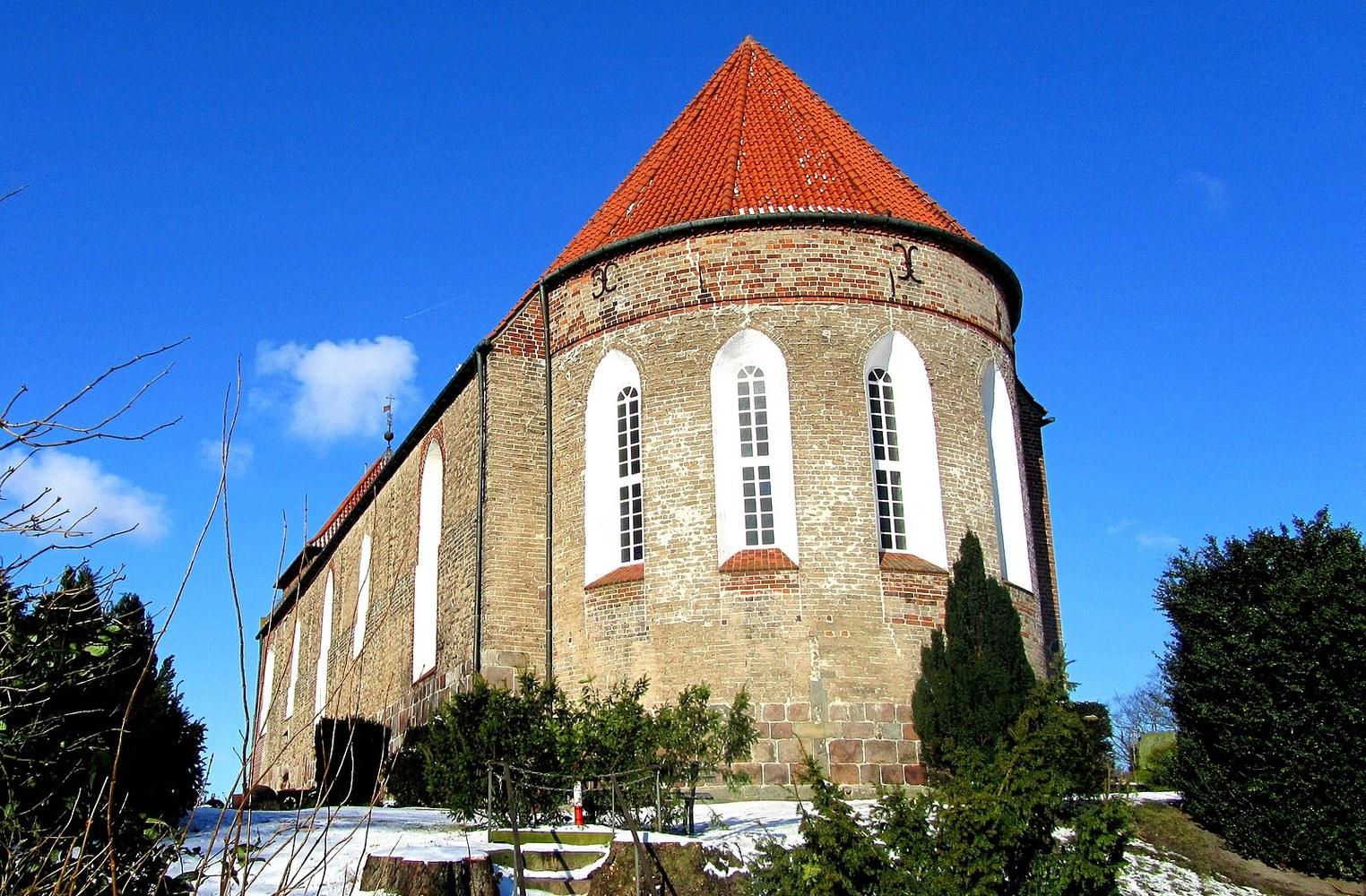 Panoramablick über Schortens – Rathaus, Maschsee und Skyline
