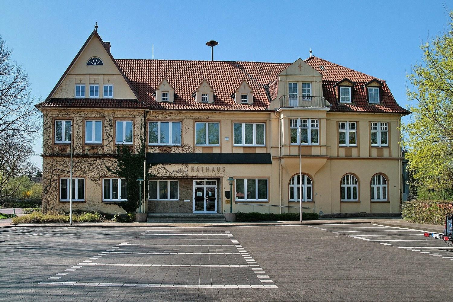 Panoramablick über Schwarmstedt – Rathaus und Landschaft