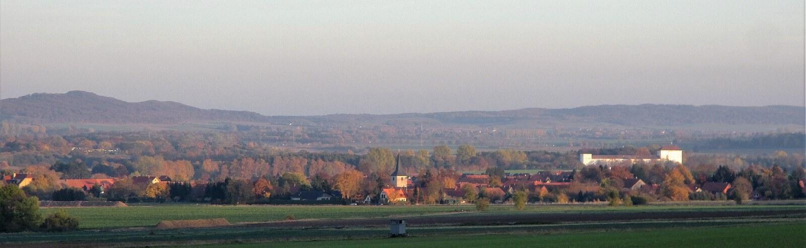 Panoramablick über Sehlde – Rathaus, Maschsee und Skyline