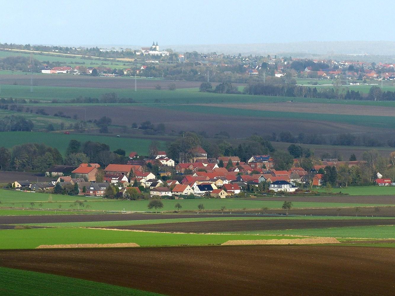 Panoramablick über Söllingen – Rathaus, Maschsee und Skyline