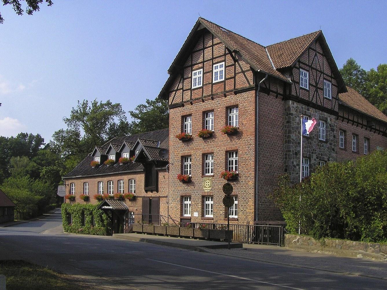 Panoramablick über Südergellersen – Rathaus und Natur