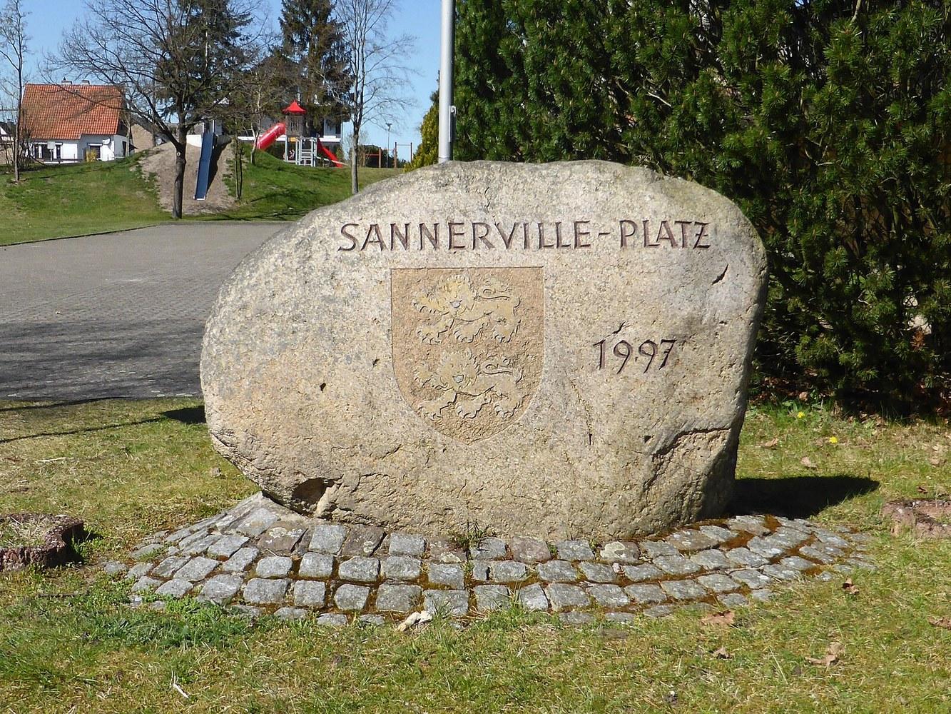 Panoramablick über Wagenhoff – Rathaus, Maschsee und Skyline