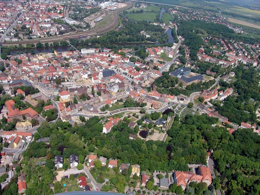 Panoramablick über Weißenfels – Rathaus, Maschsee und Skyline